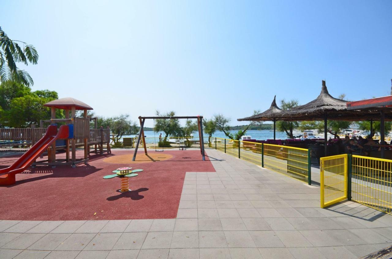 Apartment Canada Dream Vacation Srima Dış mekan fotoğraf