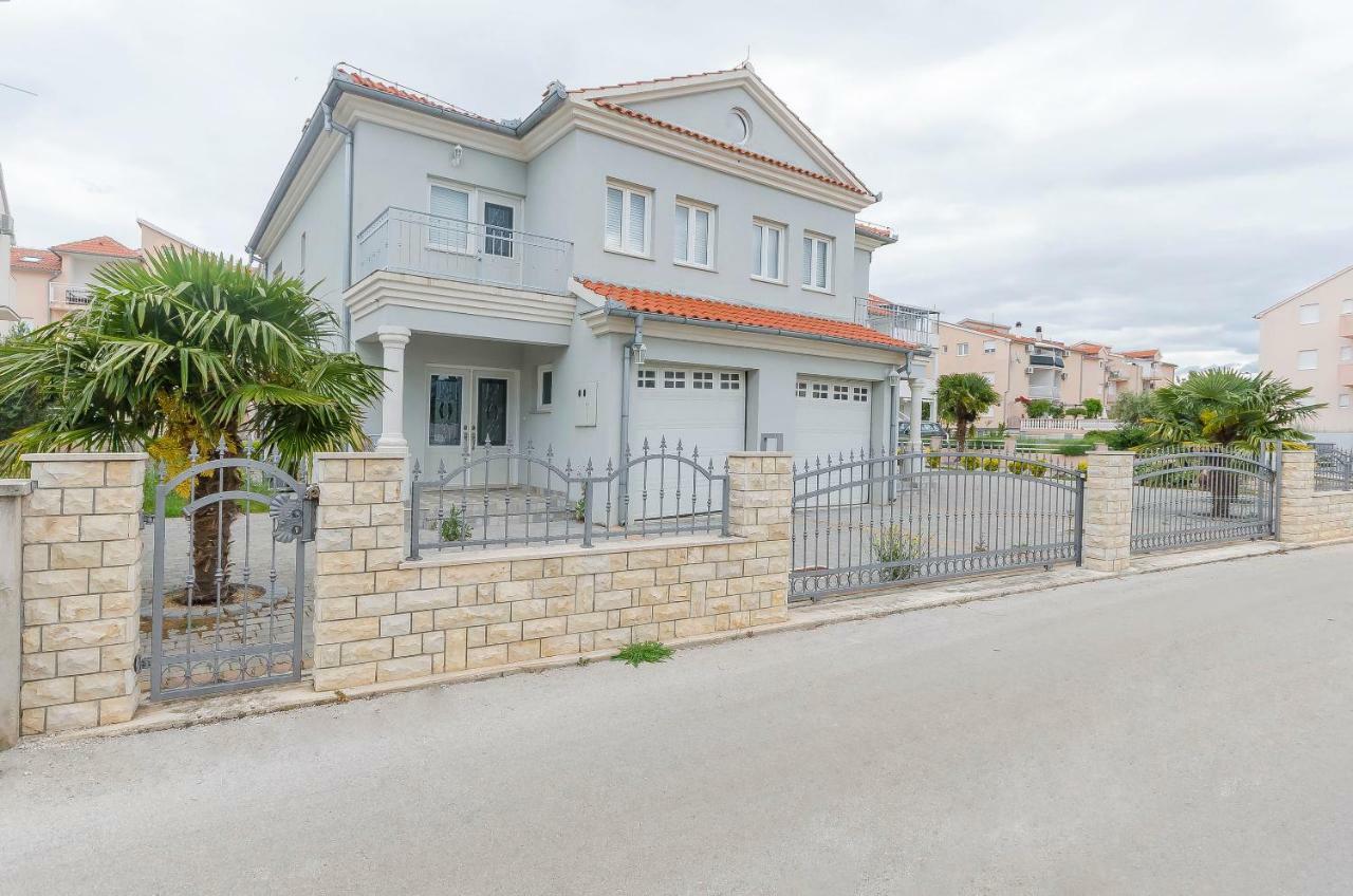 Apartment Canada Dream Vacation Srima Dış mekan fotoğraf